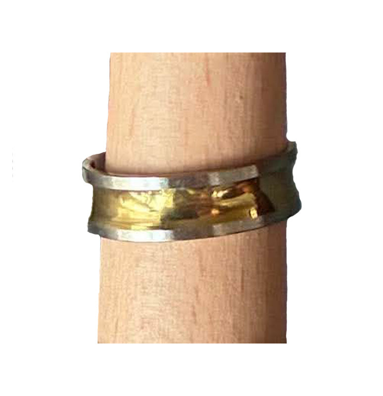 Stapelring i blandat silver-guld och svart färg