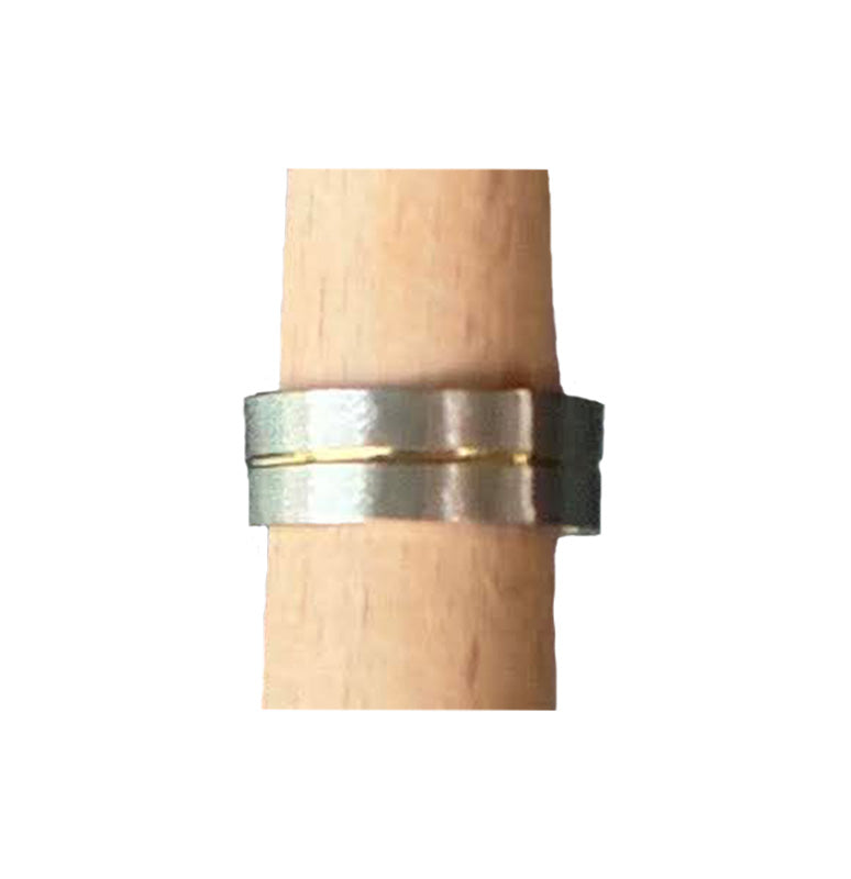 Stapelring i blandat silver-guld och svart färg